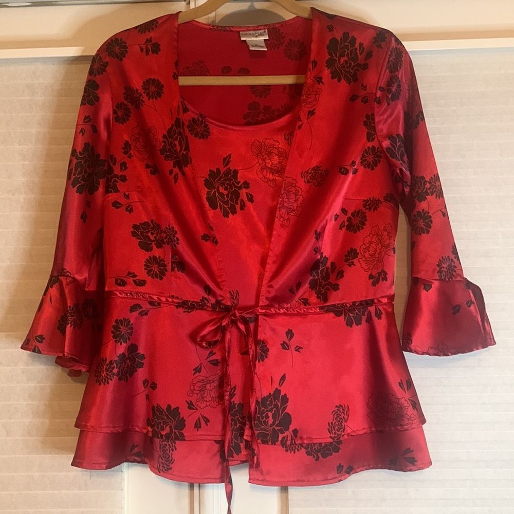 Red Black Floral Satin Top Size Medium Holiday